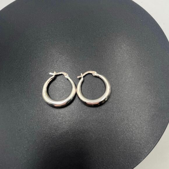 AV 925 Designer Sterling Silver Crescent Pierced Hoop Earrings, 2.9 grams - Picture 6 of 11